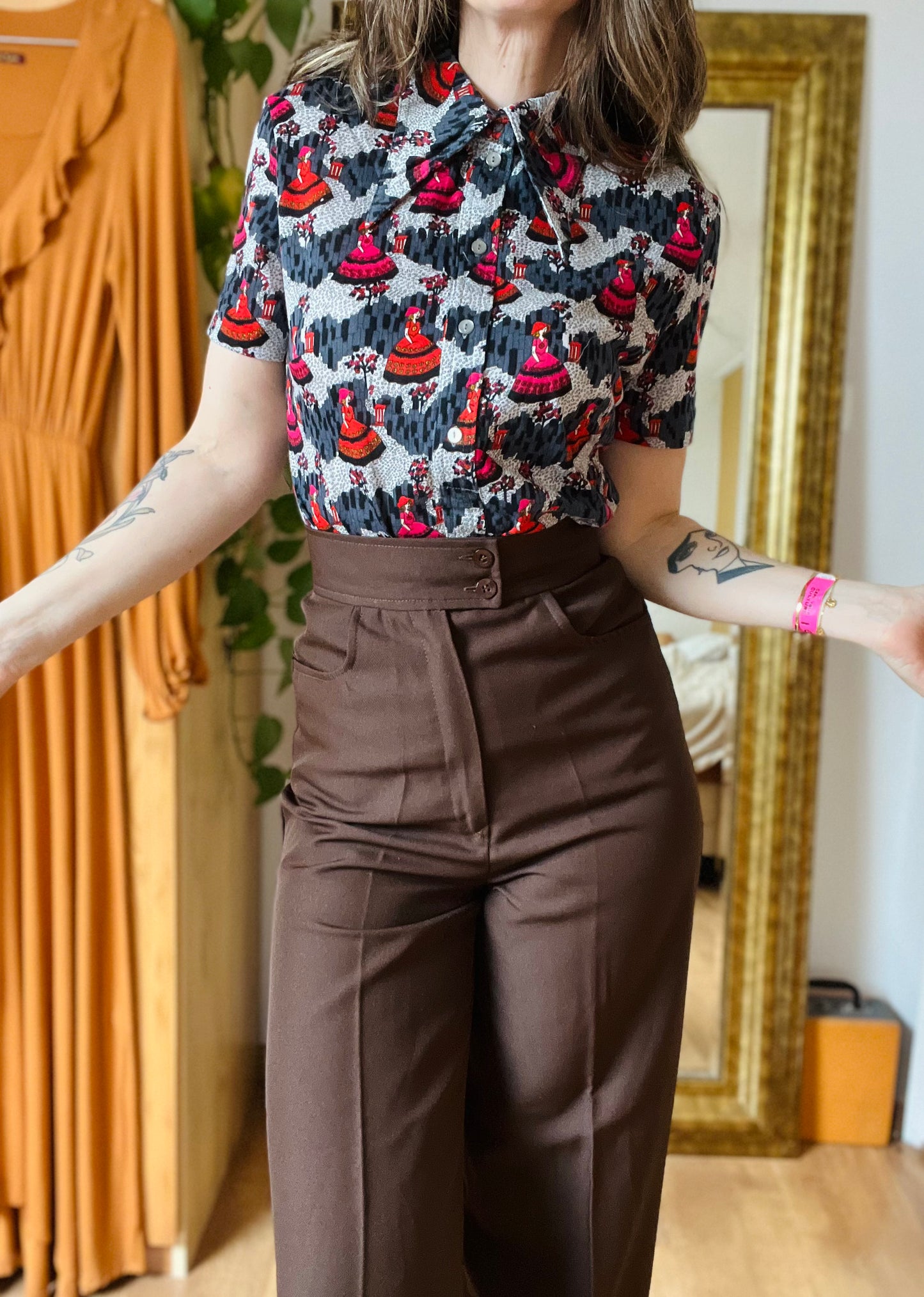 Cute vintage blouse Dancing Queen